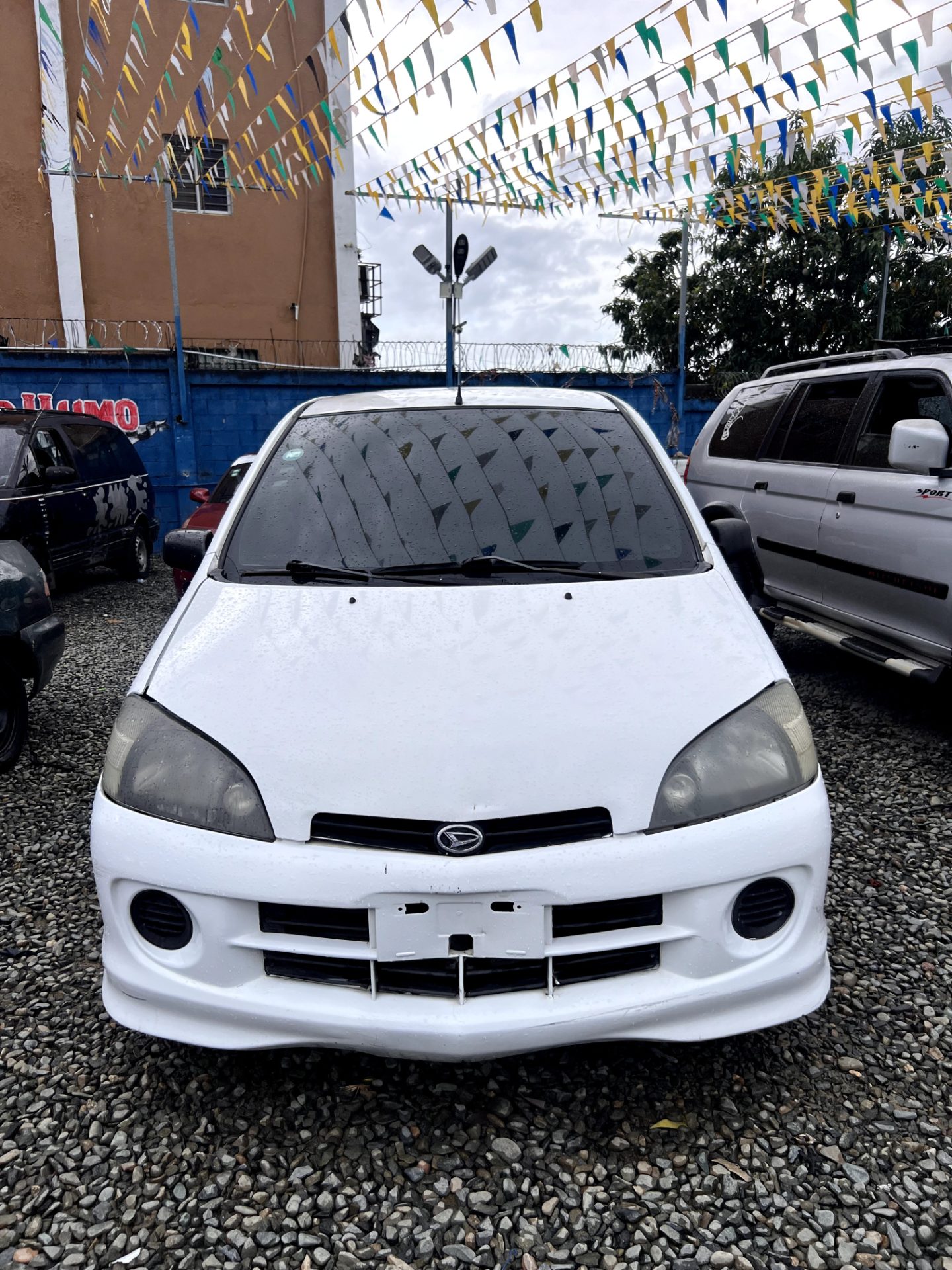 Daihatsu YRV 2001